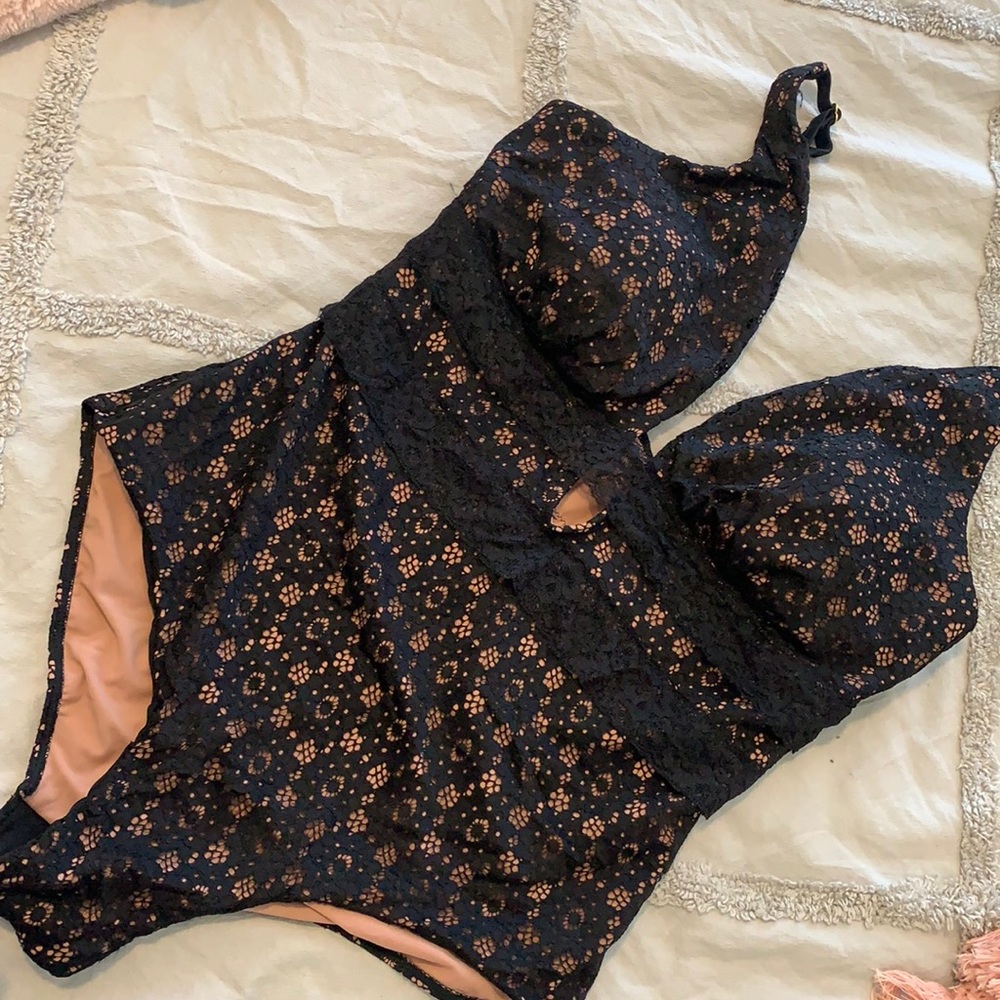 One piece lay overlay bathing suit